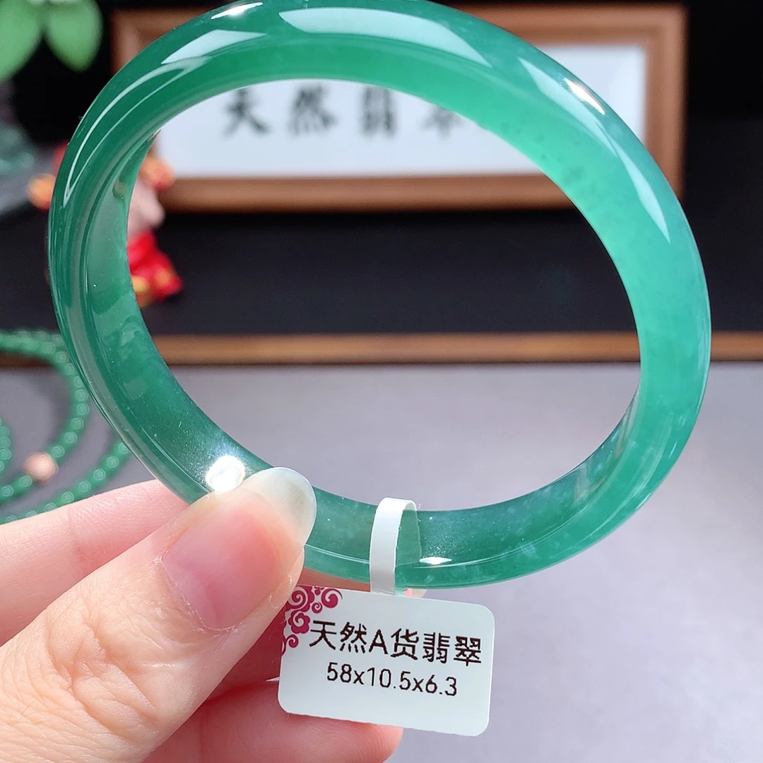 未镶嵌手镯（圆镯）翡翠