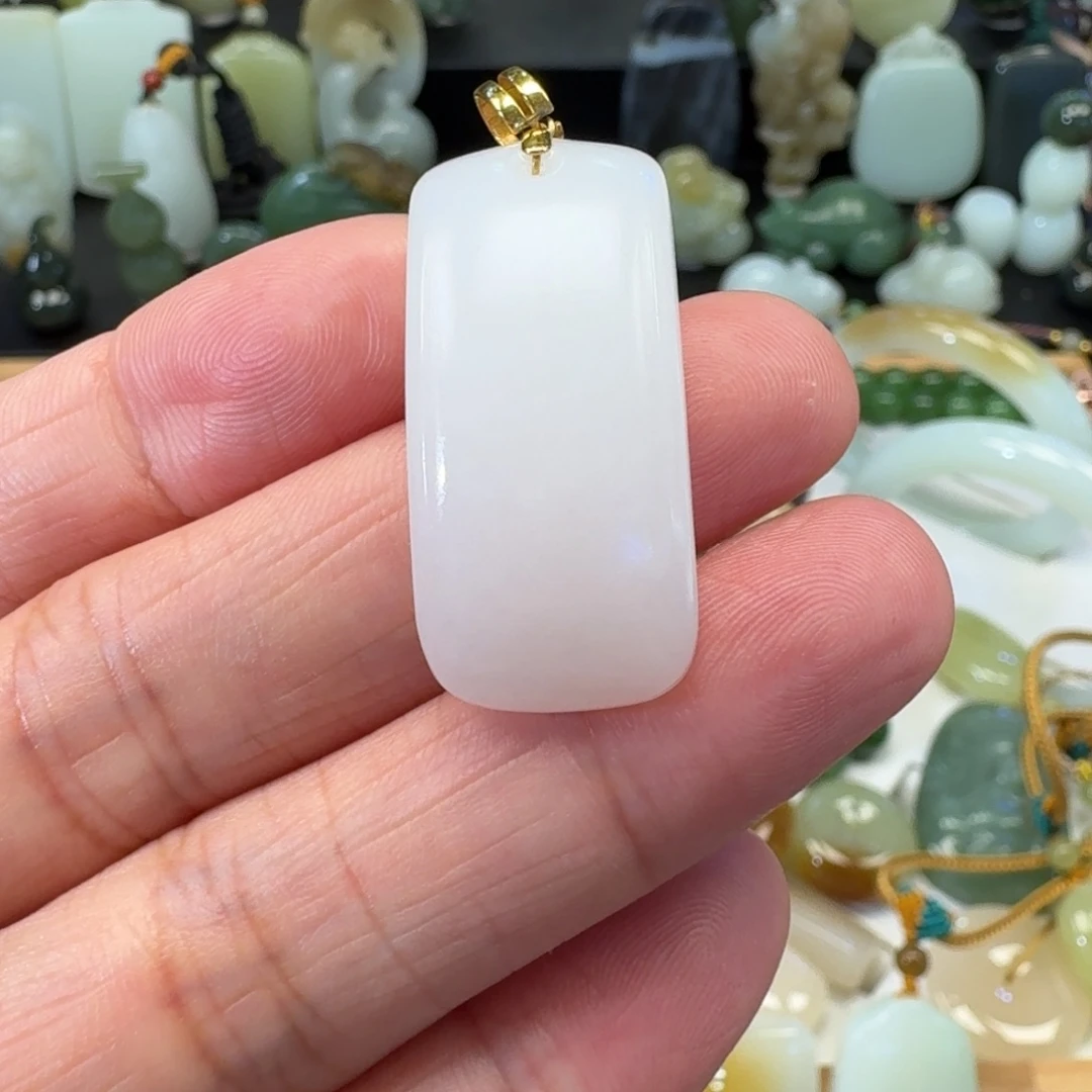 和田玉18K金镶嵌颈饰