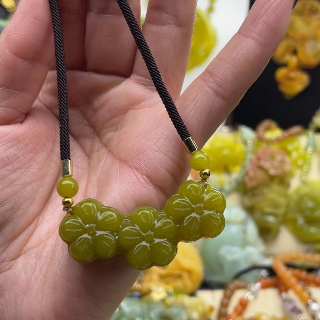 未镶嵌蛇纹石玉颈饰