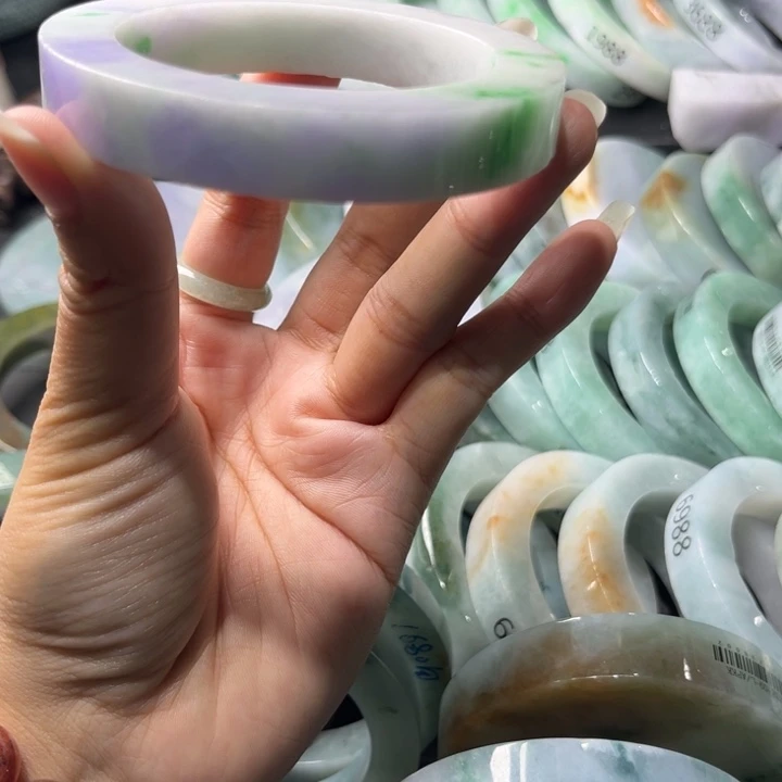 定制翡翠未镶嵌手镯