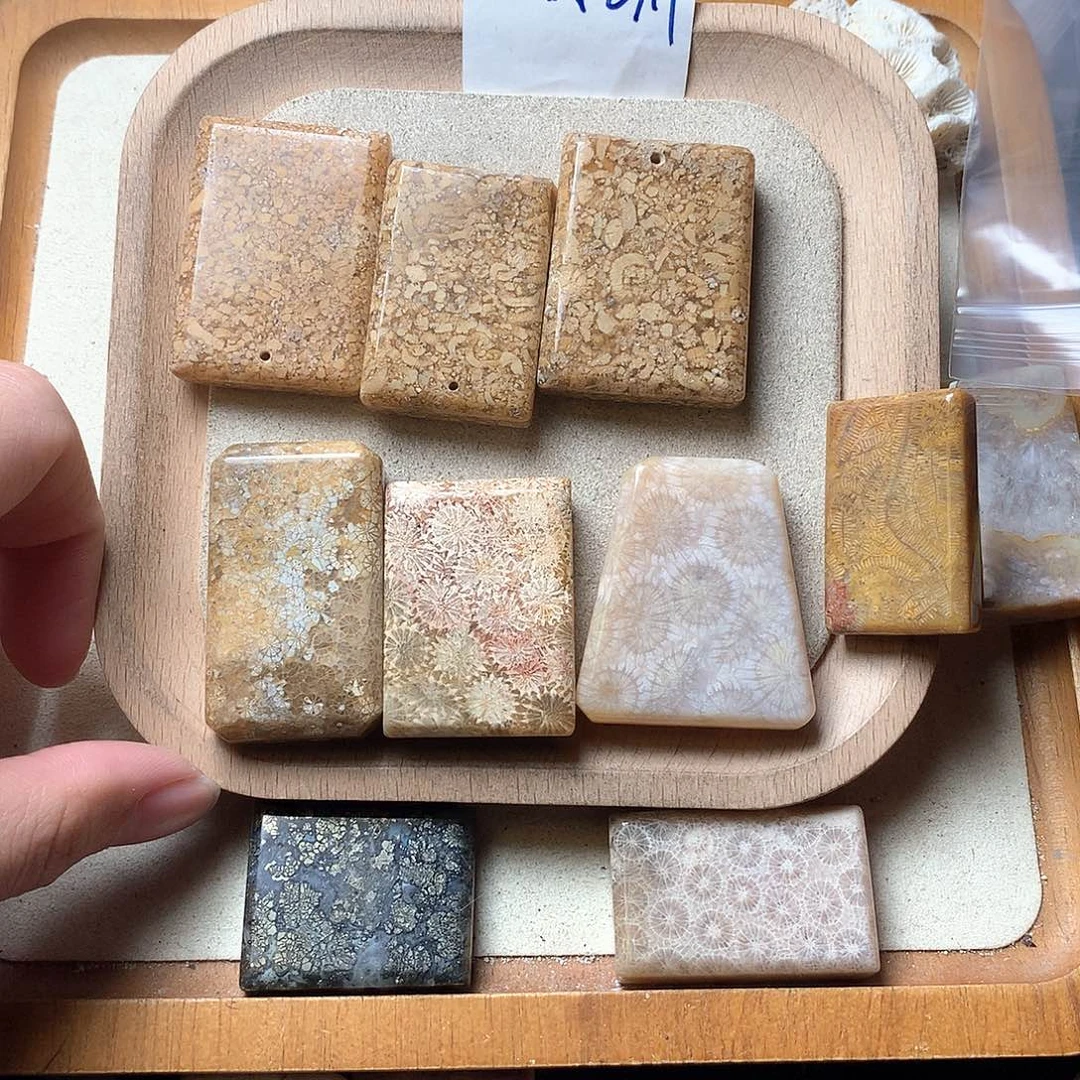 石英质玉颈饰未镶嵌粉*点