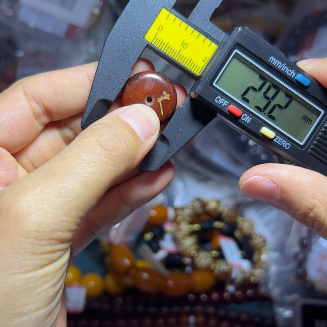 未镶嵌琥珀珠宝奇石701