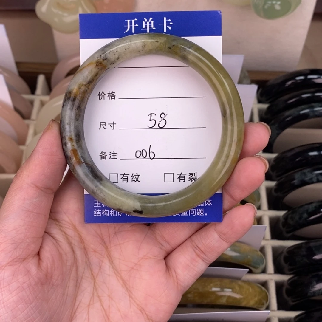 蛇纹石玉手镯未镶嵌