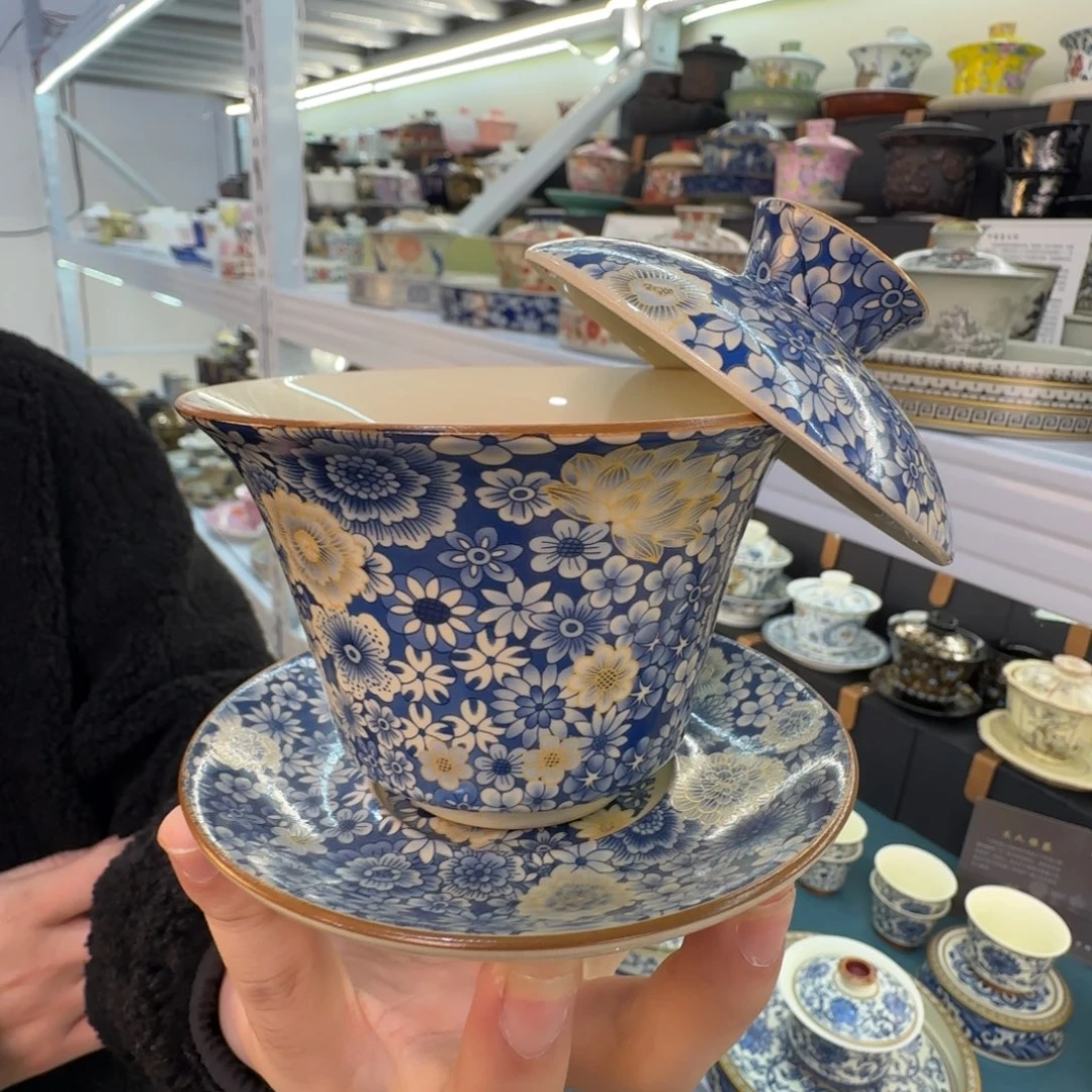 这些盖碗很漂亮我很喜欢！！