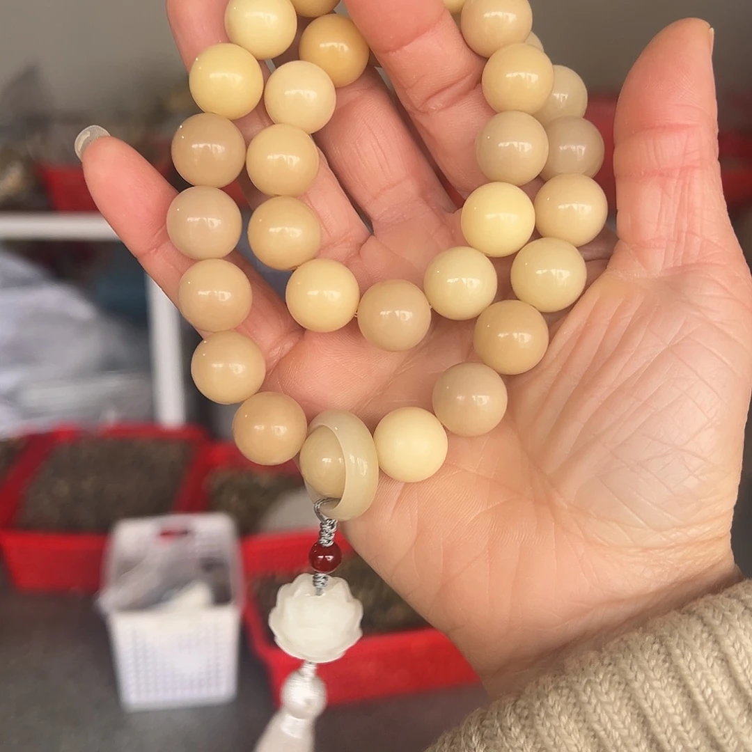 白玉菩提吊坠13卡