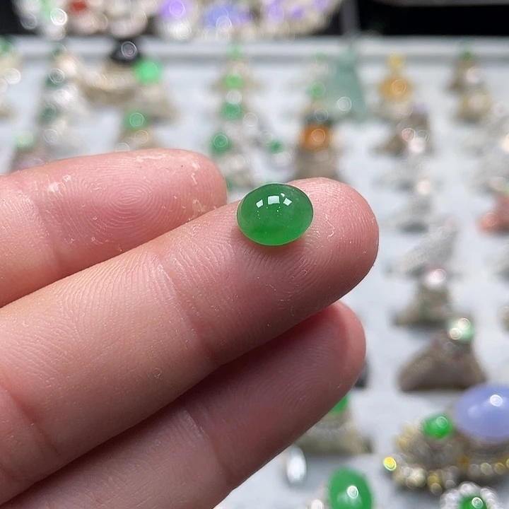 翡翠裸石阳绿蛋面