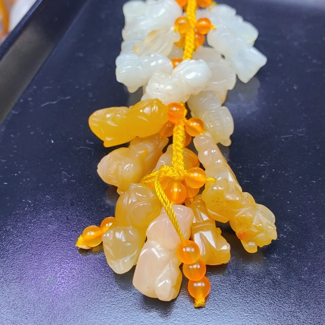 石英质玉（黄龙玉）未镶嵌颈饰