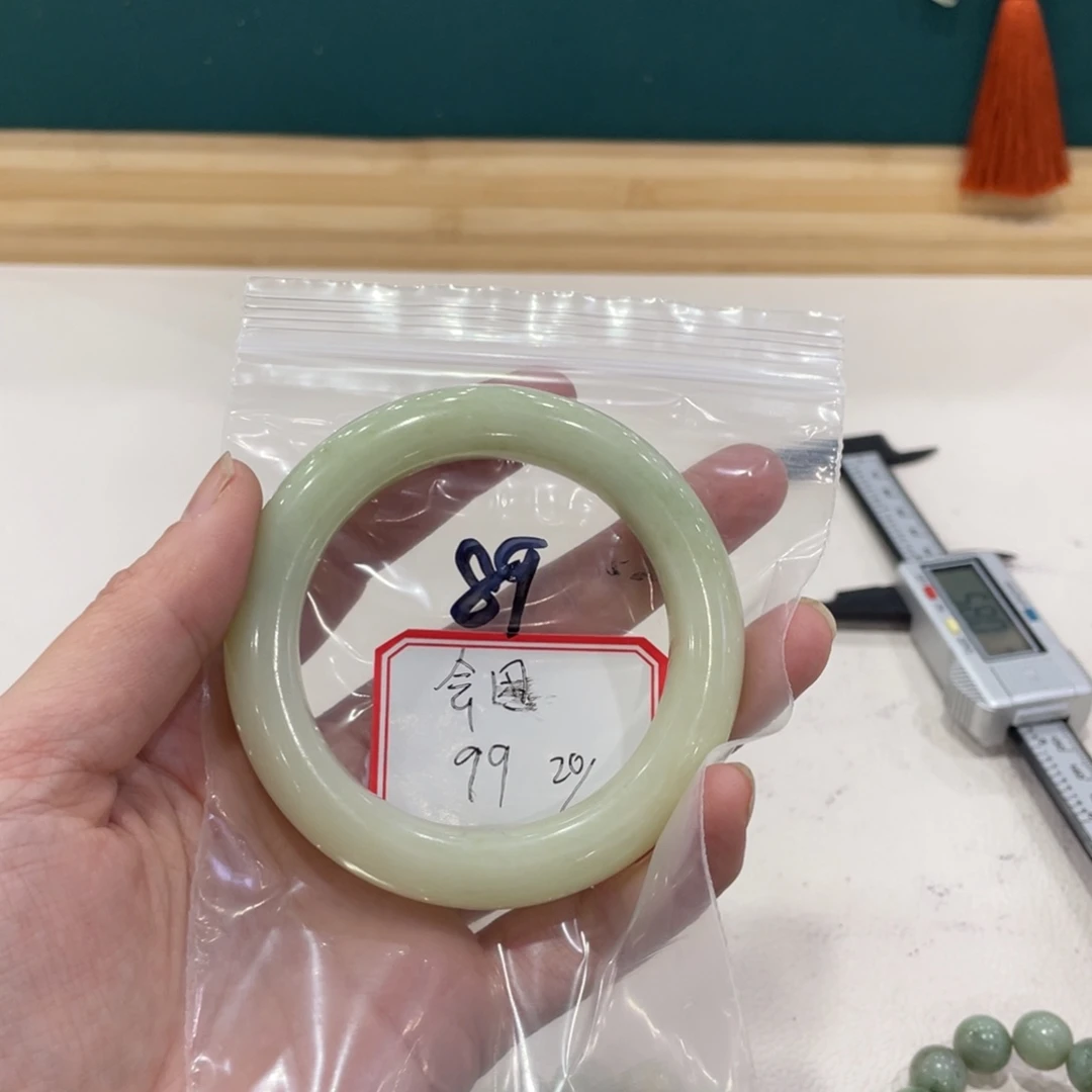 会***困蛇纹石玉未镶嵌手镯