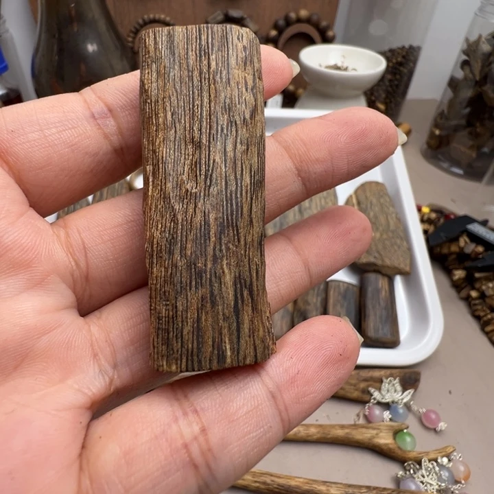 爱***购棋楠沉香高油吊坠6克