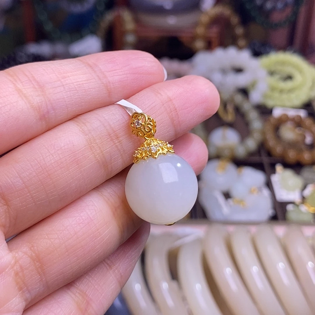 和田玉未镶嵌颈饰白玉银镶圆珠吊坠