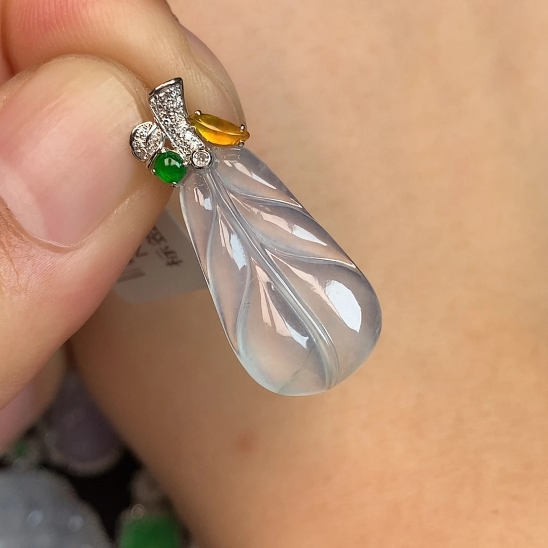 翡翠18K金镶嵌颈饰叶子