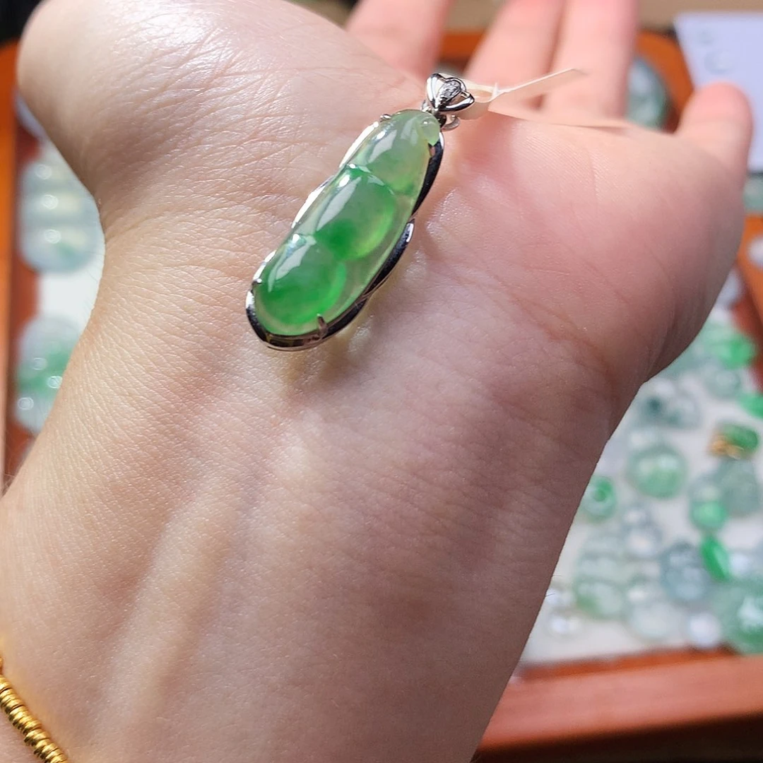 翡翠18K金镶嵌吊坠(不含链)豆子