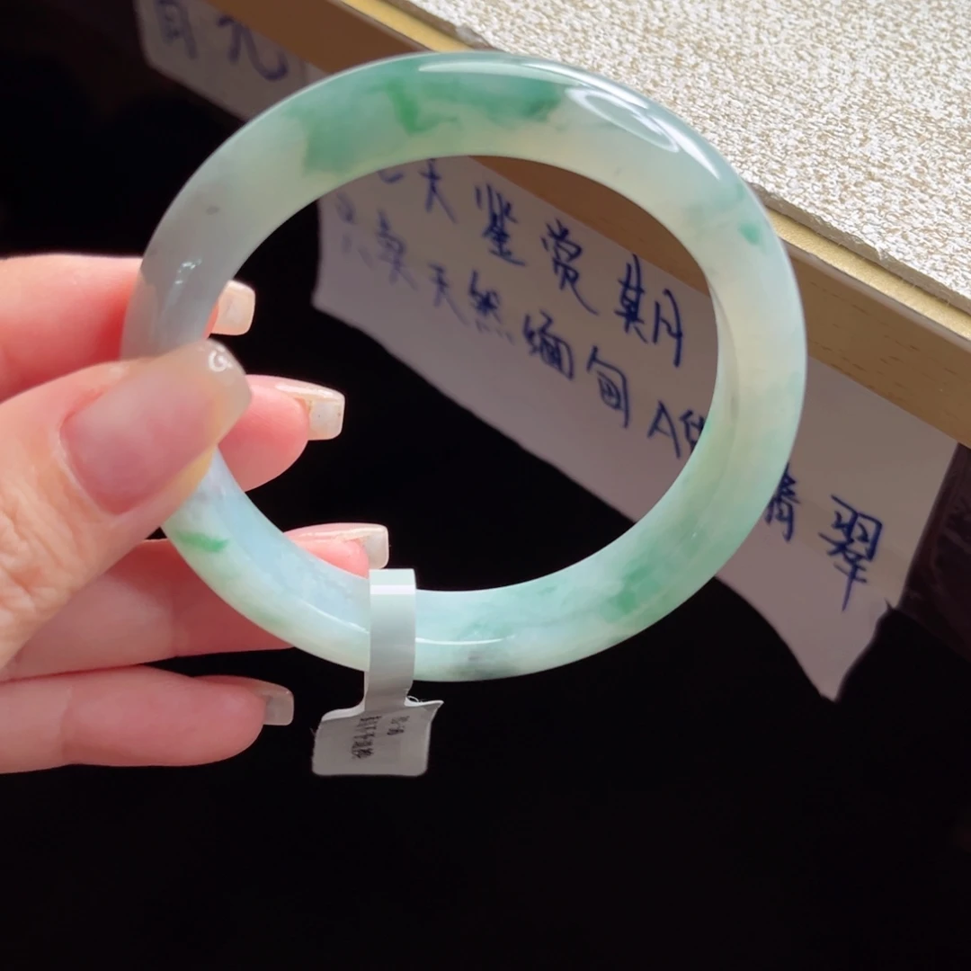 未镶嵌手镯翡翠手镯