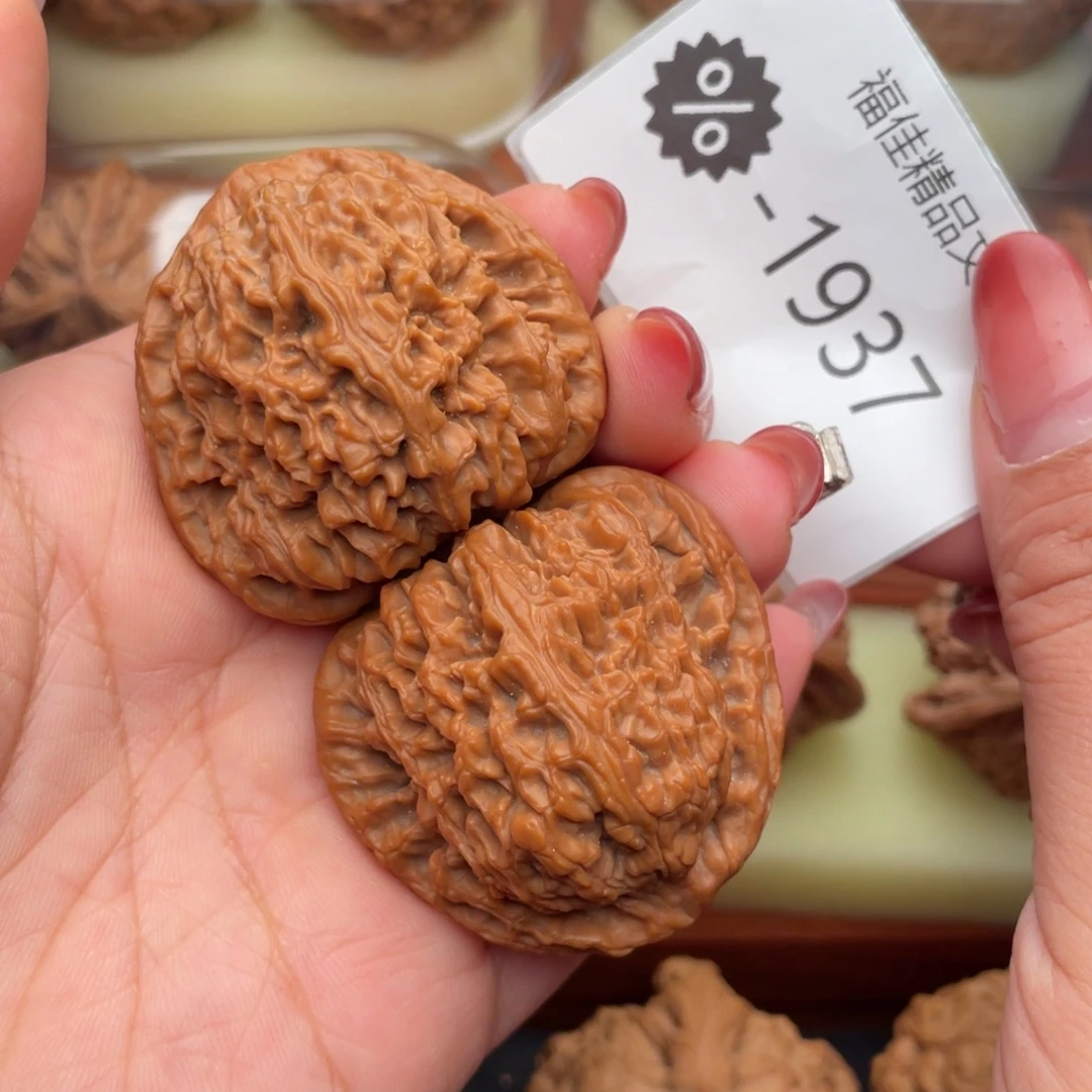 文玩核桃把件44头货三角疆