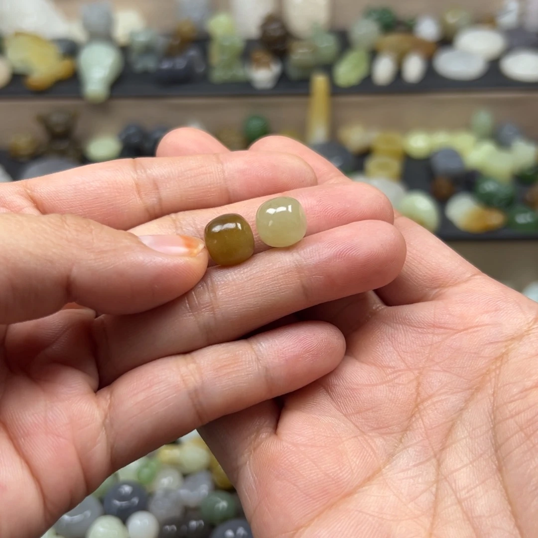 和田玉未镶嵌颈饰多样性发其一