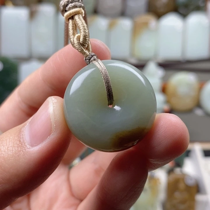 和田玉（糖玉）未镶嵌颈饰