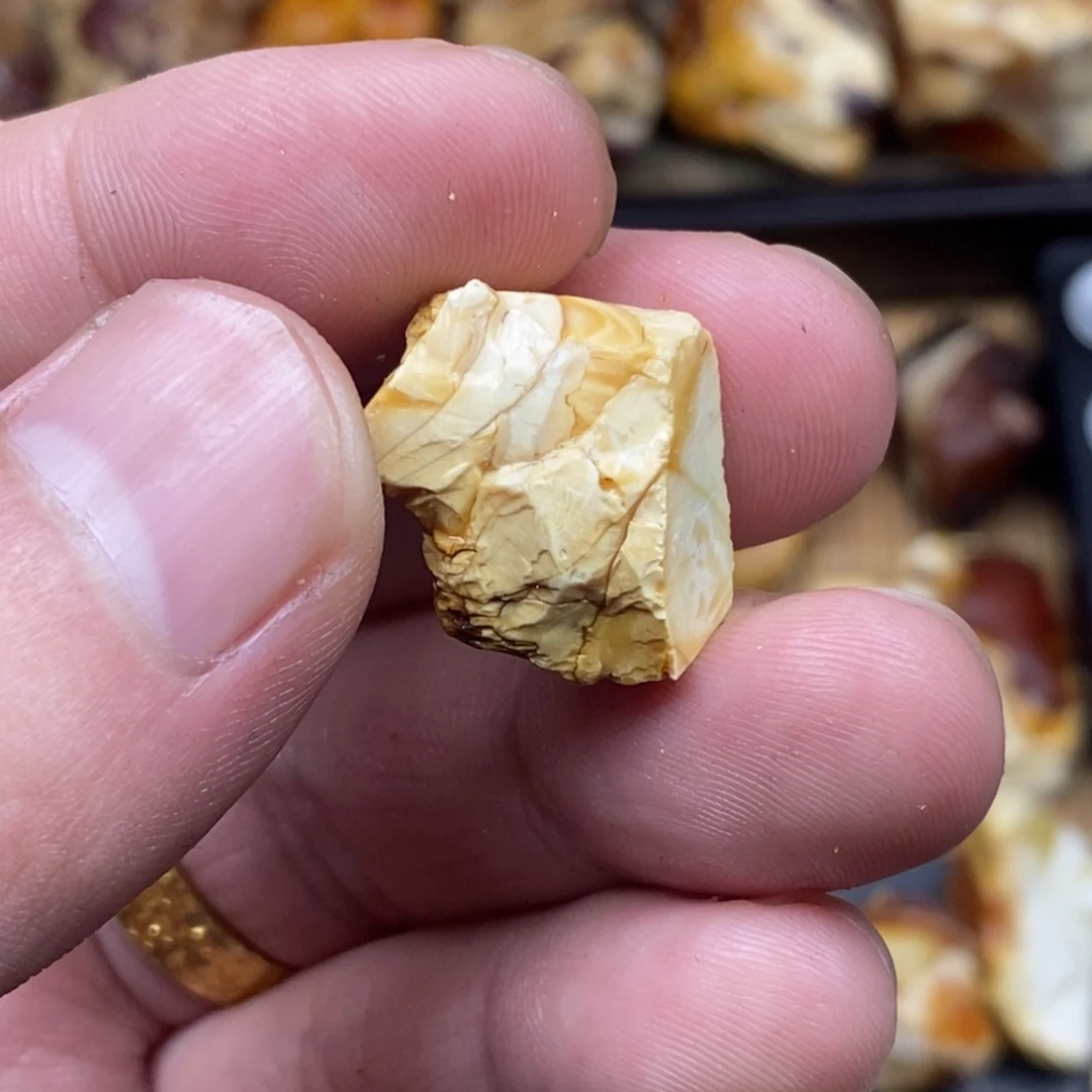 定制琥珀未镶嵌劫**贫琥珀定制
