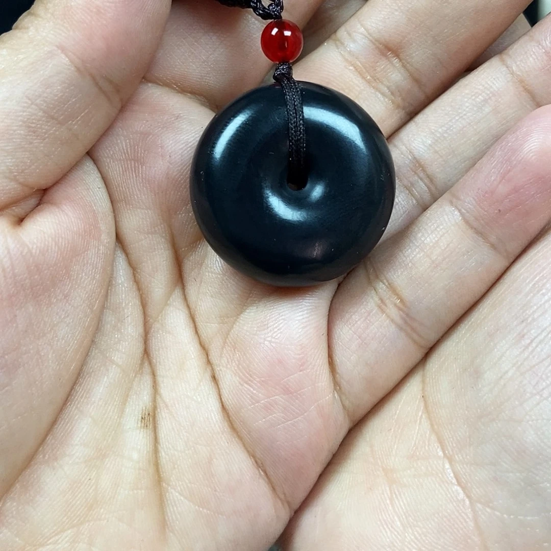 手串未镶嵌和田玉（墨玉）平安扣