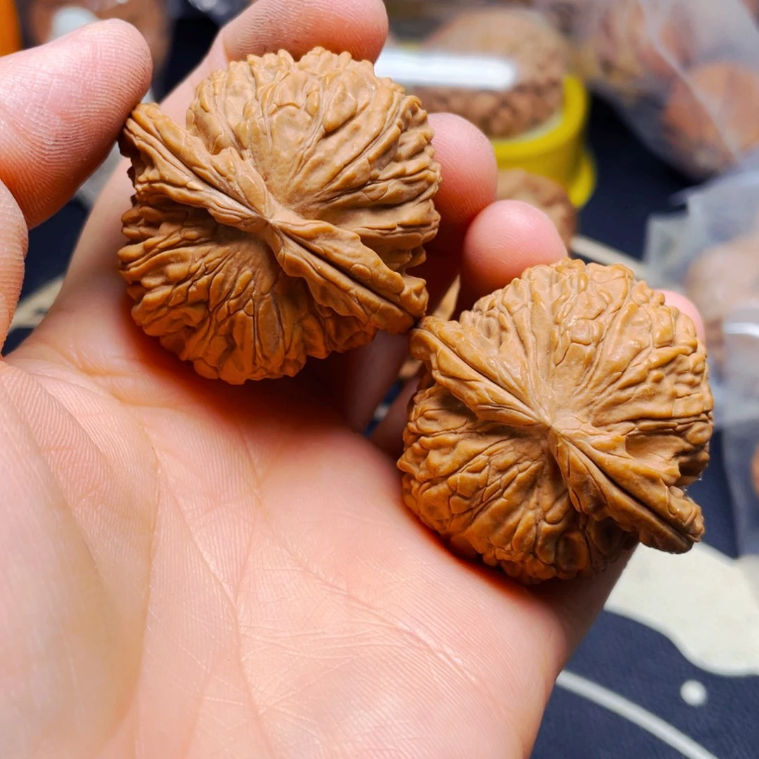 文玩核桃吊坠闷白一对