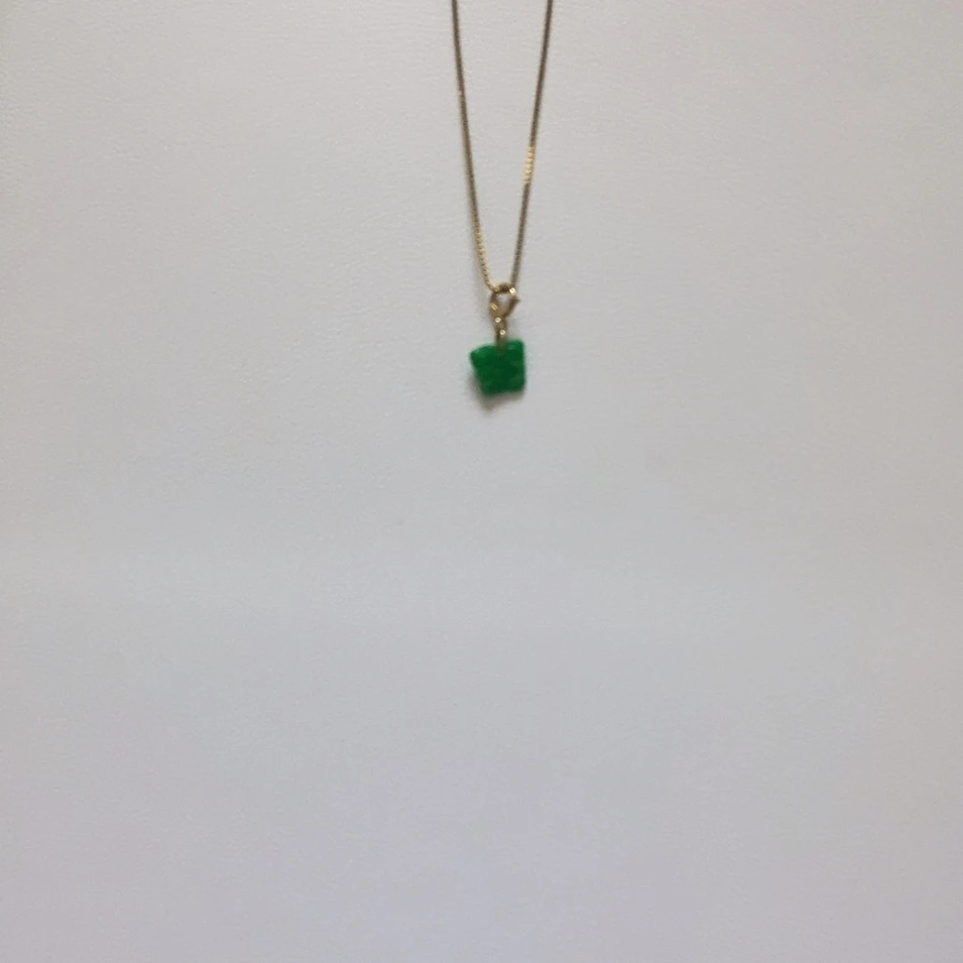 翡翠18K金镶嵌颈饰简单