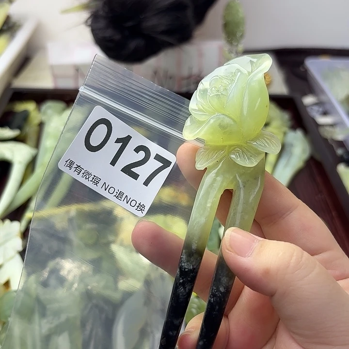 吴***姣蛇纹石玉合金发饰