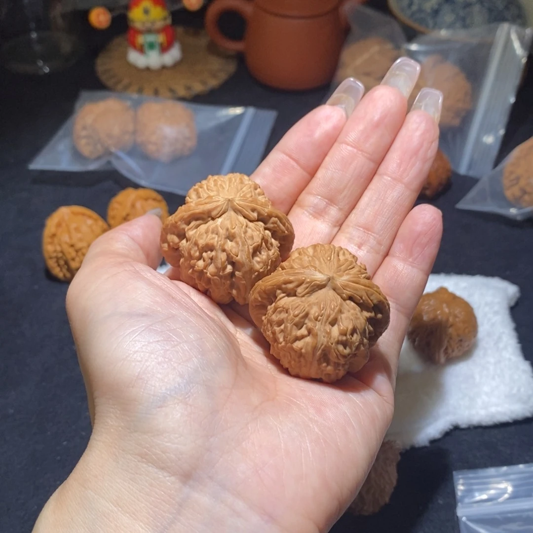 文玩核桃吊坠白狮子39