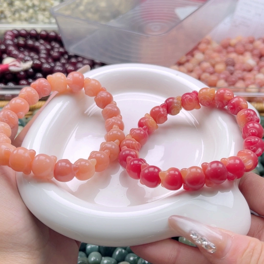 白玉菩提吊坠q12mm22颗。草莓熊双拼