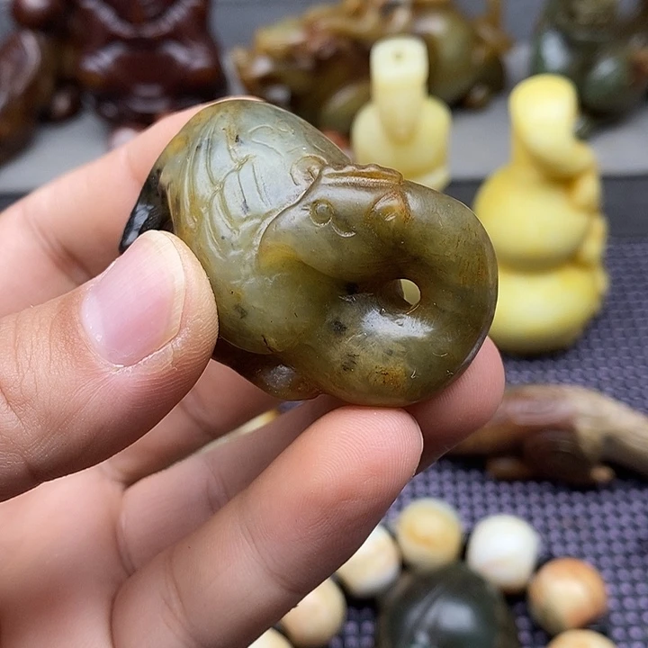 未镶嵌蛇纹石玉颈饰