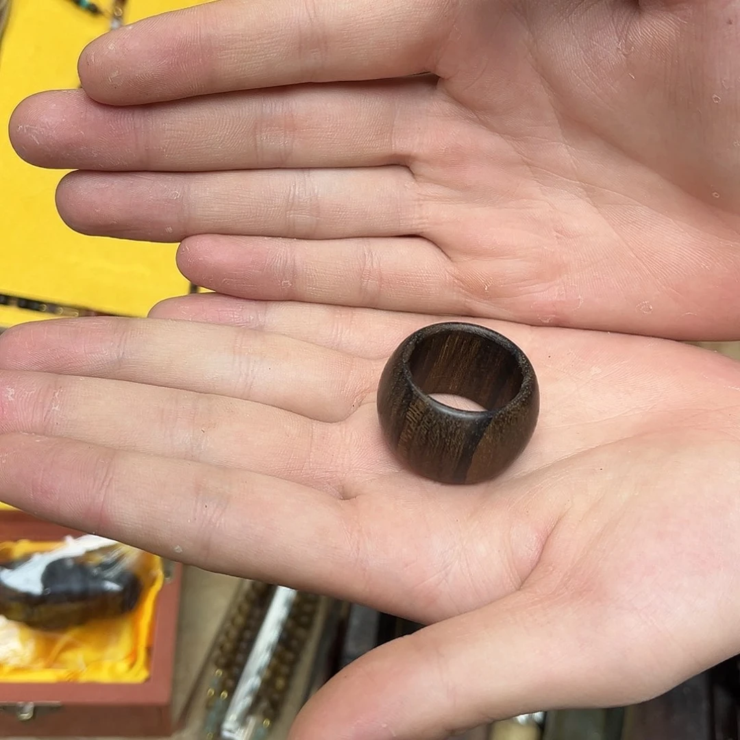 大叶紫檀（黑酸枝木类）