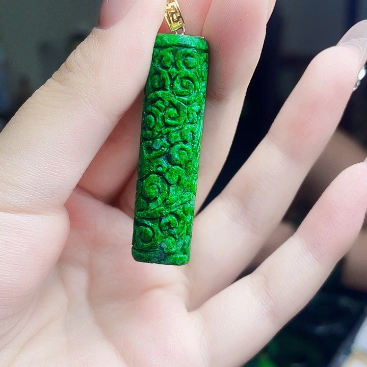 翡翠18K金镶嵌颈饰多样性