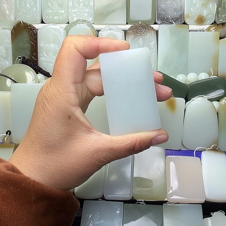 颈饰未镶嵌和田玉图*