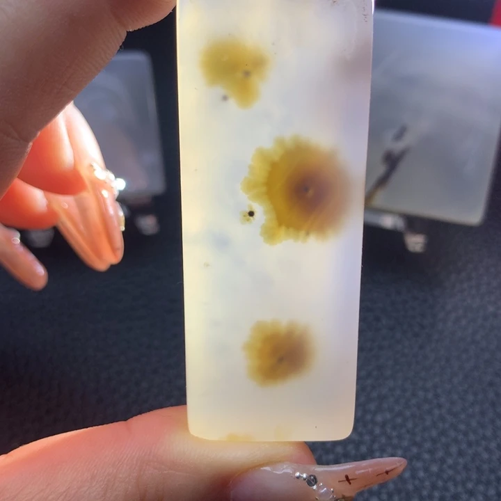 張***靈玛瑙/玉髓未镶嵌颈饰