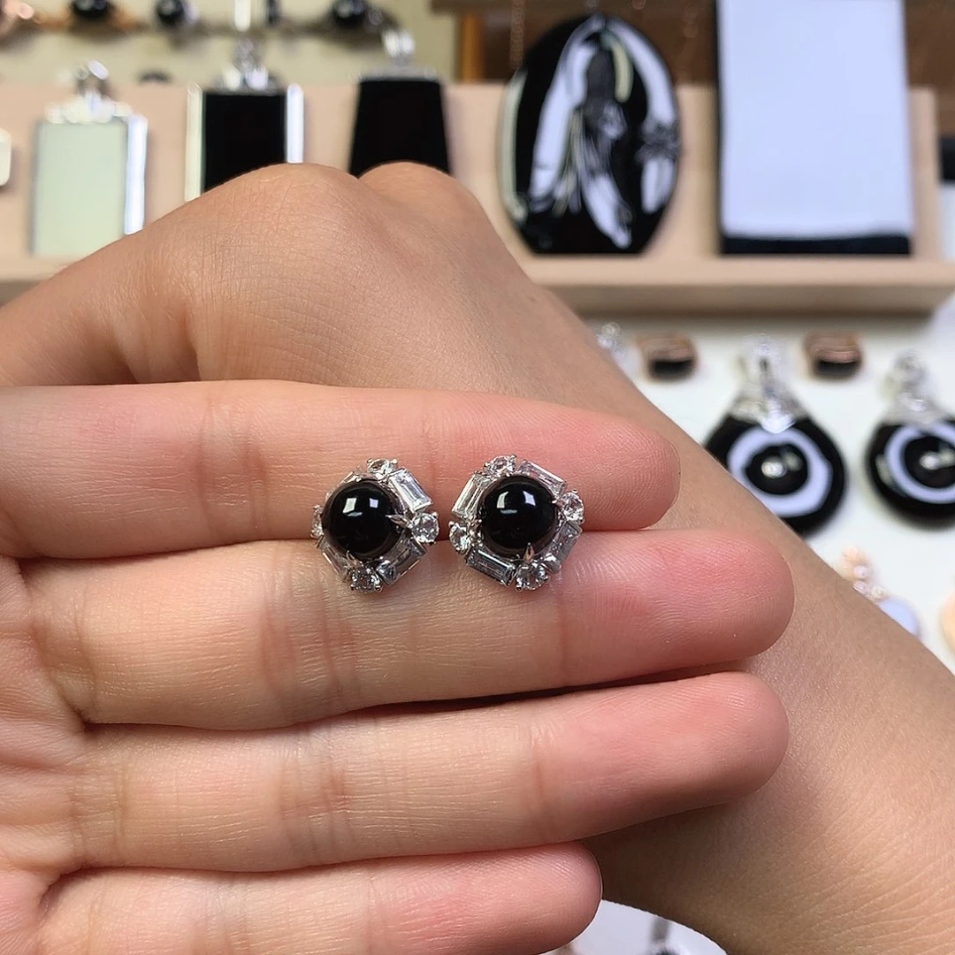 18K金镶嵌翡翠耳饰