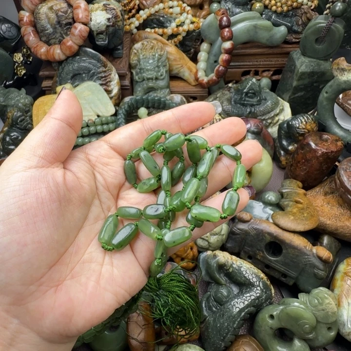 透闪石质玉未镶嵌珠宝奇石