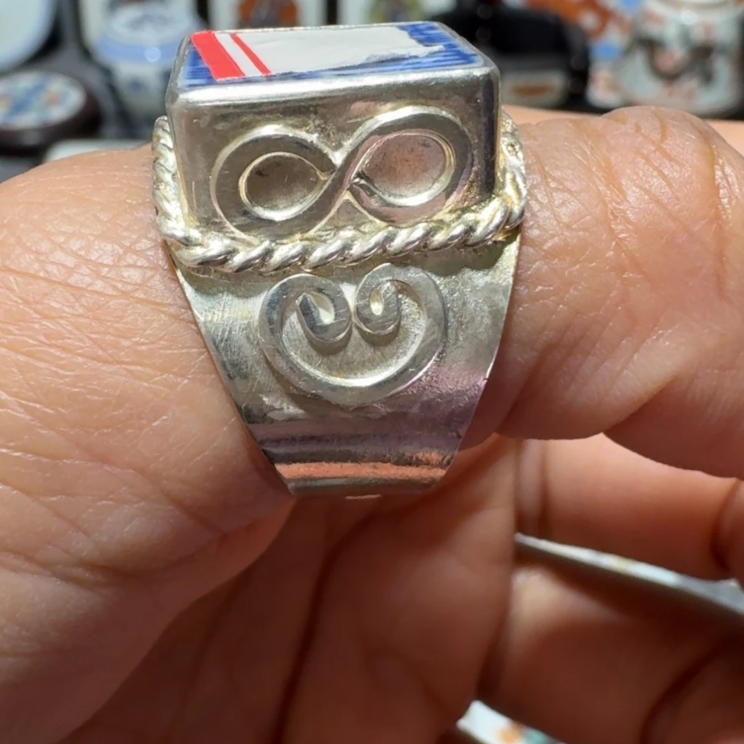 拥***的瓷片戒指一个一个