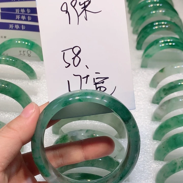 石英质玉未镶嵌手镯