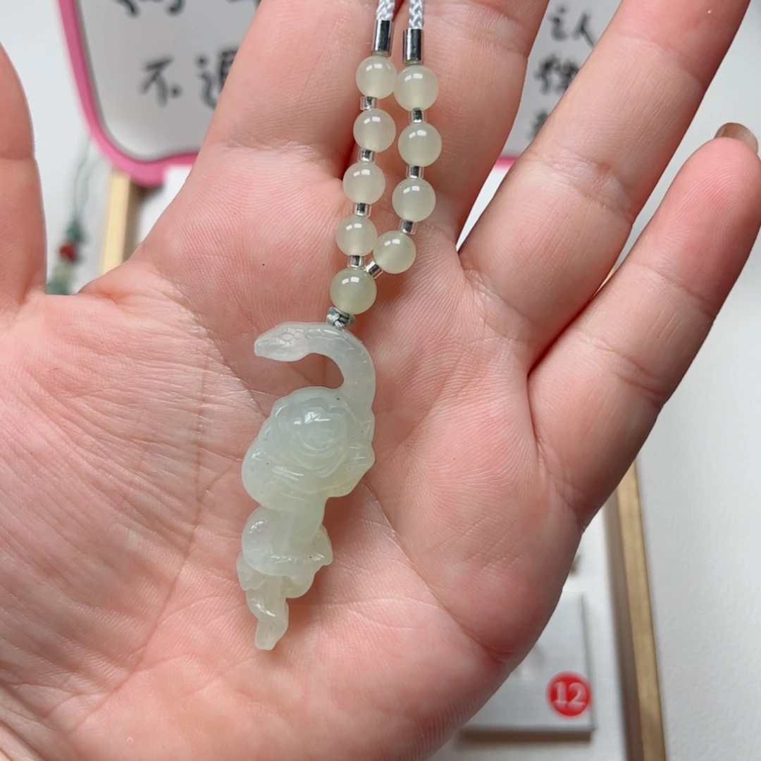 蛇纹石玉未镶嵌颈饰