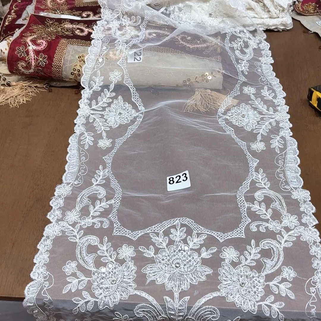 823号 40*110珠绣桌旗