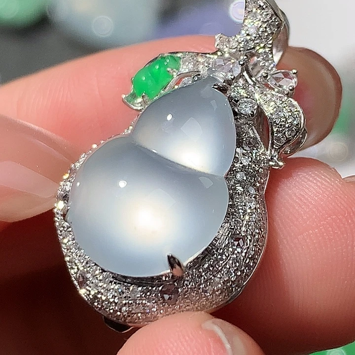 翡翠18K金镶嵌吊坠(不含链)葫芦