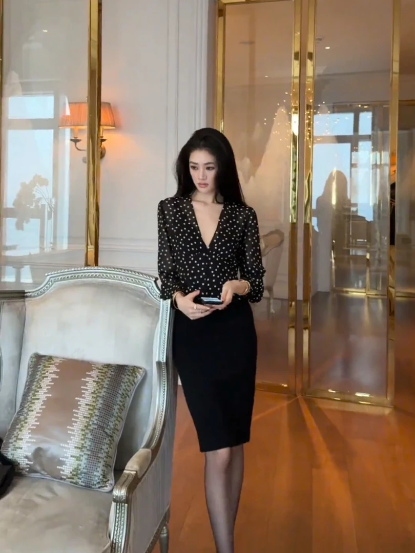 法式波点雪纺v领长袖衬衫女夏季高级感薄款衬衣修身短款气质上衣