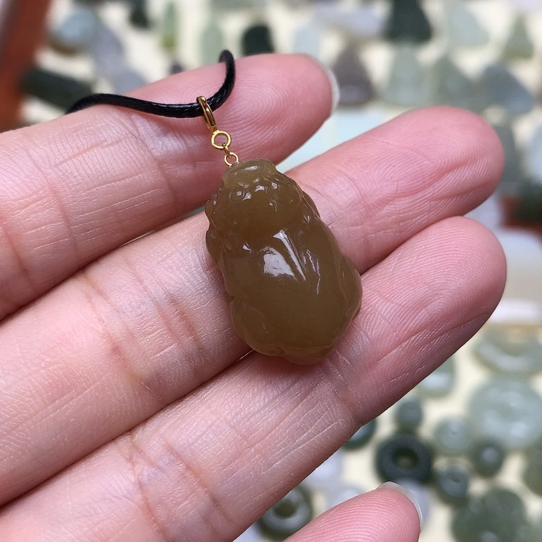 宁***…和田玉18K金镶嵌颈饰