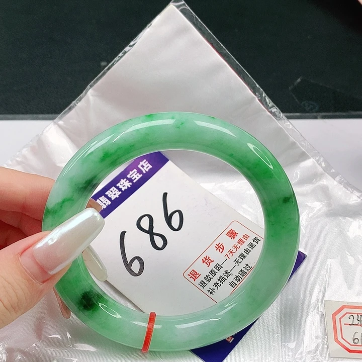 翡翠手镯（圆镯）未镶嵌翡翠手镯