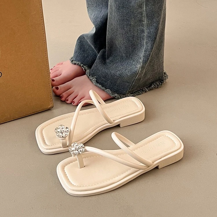 平底水钻气质套趾凉拖鞋仙女鞋子外穿批发年新款夏季法式珍珠凉鞋