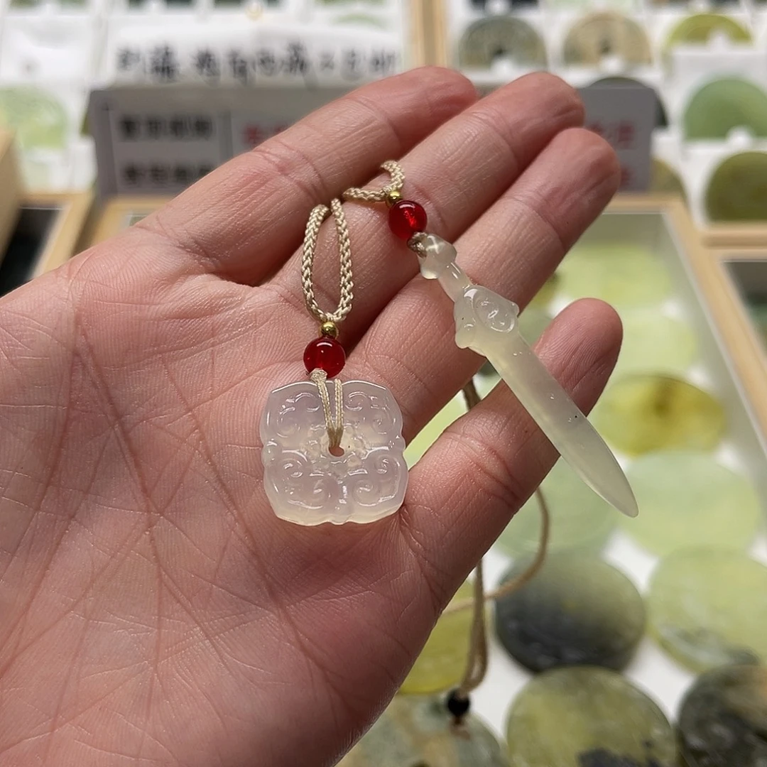 未镶嵌蛇纹石玉颈饰