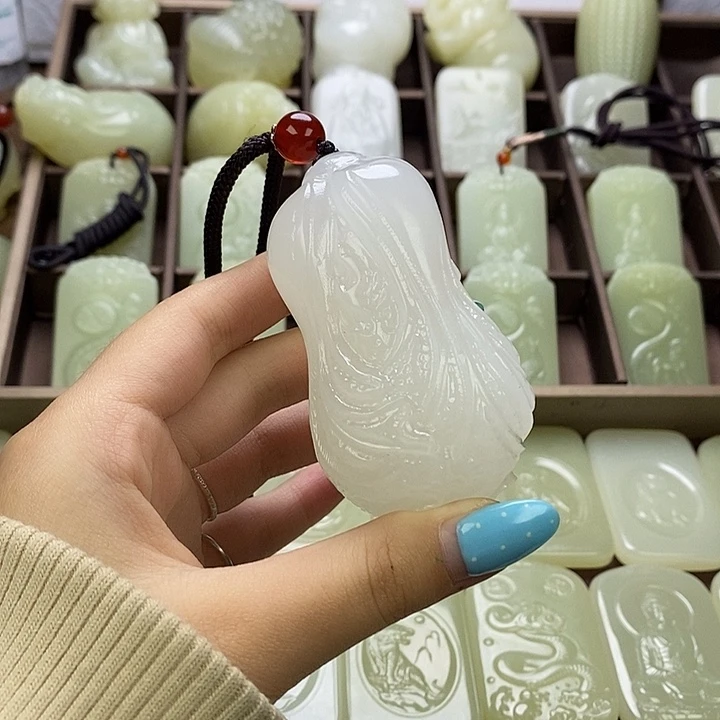 昆仑石白菜 手把件