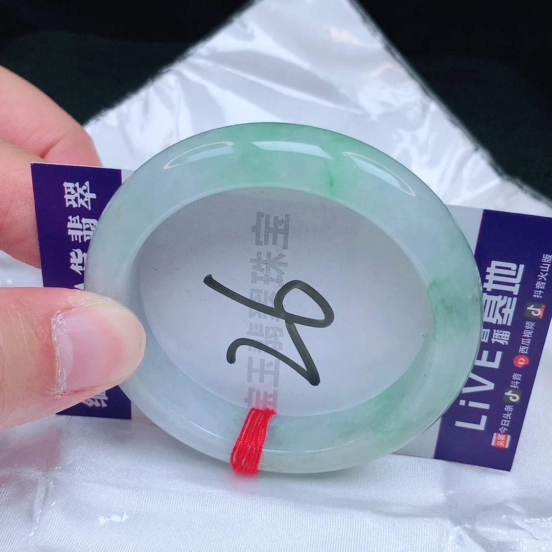 翡翠手镯未镶嵌52圈口
