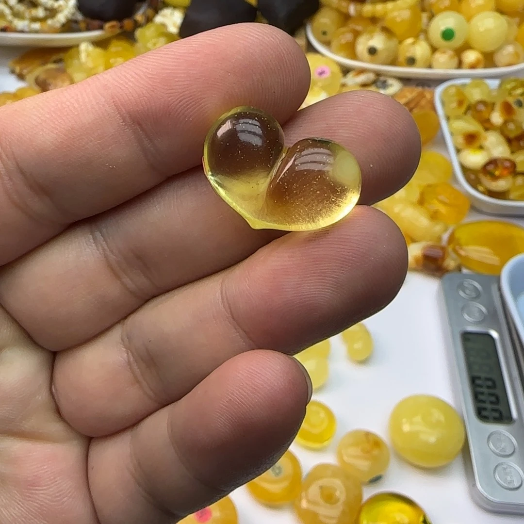 琥珀未镶嵌裸石2.05克