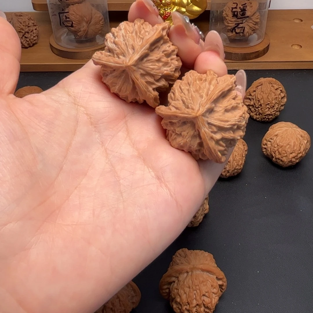 文玩核桃把件盘山三棱37全白茬