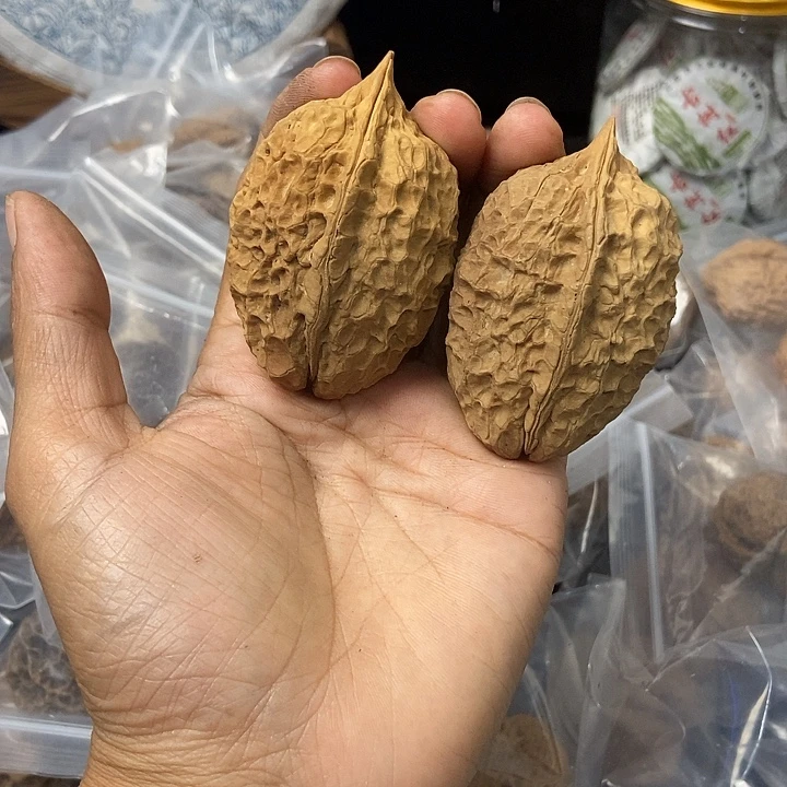 文玩核桃把件云南铁核桃基地113