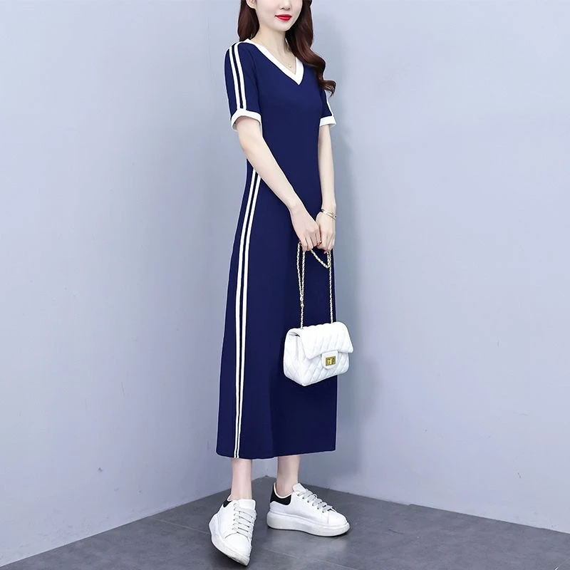 2025新款V领A字裙子休闲气质遮肚减龄收腰超长运动连衣裙到脚踝女